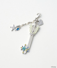 Keyblade Charm Oathkeeper Samantha Thavasa.png